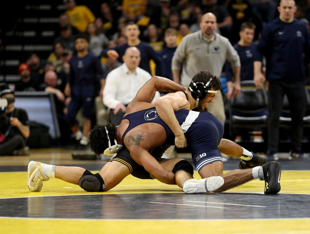 Iowa’s Michael Kemerer wrestles Penn State’s Mark Hall at 174 pounds Friday, January 31, 2020 at Carver-Hawkeye Arena. Kemerer won the match 11-6. (Brian Ray/hawkeyesports.com)