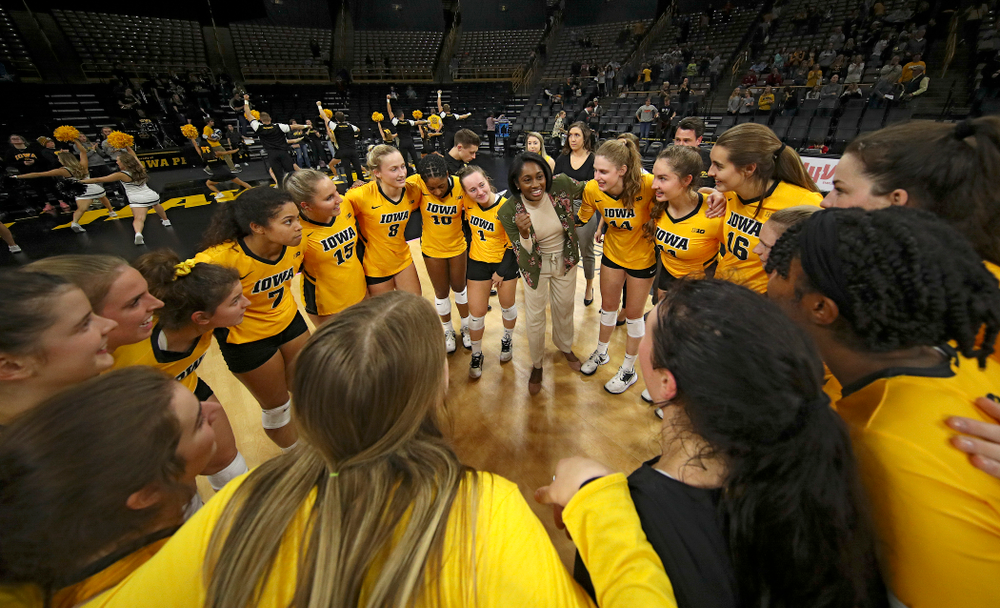 Iowa head coach Vicki Brown talks with her team after winning their match at Carver-Hawkeye Arena in Iowa City on Sunday, Oct 20, 2019. (Stephen Mally/hawkeyesports.com)