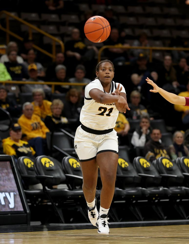 Iowa Hawkeyes guard Zion Sanders (21) against North Carolina Central Saturday, December 14, 2019 at Carver-Hawkeye Arena. (Brian Ray/hawkeyesports.com)