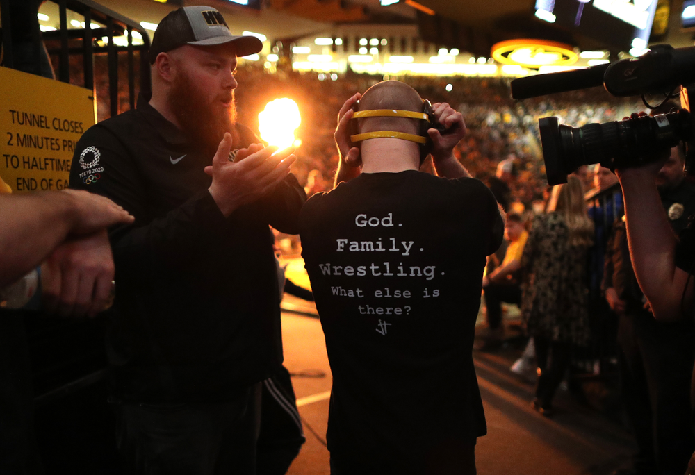 Iowa’s Alex Marinelli wrestles Penn State’s Vincenzo Joseph at 165 pounds Friday, January 31, 2020 at Carver-Hawkeye Arena. (Brian Ray/hawkeyesports.com)