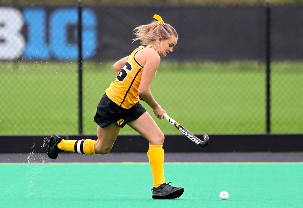 Iowa’s Maddy Murphy (26) moves with the ball during the first quarter of their game against UC Davis at Grant Field in Iowa City on Sunday, Oct 6, 2019. (Stephen Mally/hawkeyesports.com)