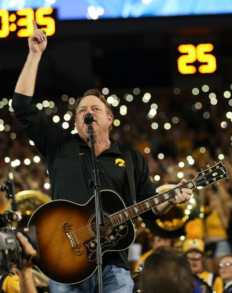 Singer Pat Green performs "Wave on Wave" at halftime during a game against Northern Iowa at Kinnick Stadium on September 15, 2018. (Tork Mason/hawkeyesports.com)