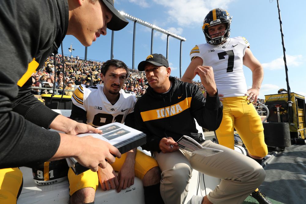 Iowa Hawkeyes special teams coordinator LeVar Woods talks with place kicker Miguel Recinos (91) before their game against the Purdue Boilermakers Saturday, November 3, 2018 Ross Ade Stadium in West Lafayette, Ind. (Brian Ray/hawkeyesports.com)