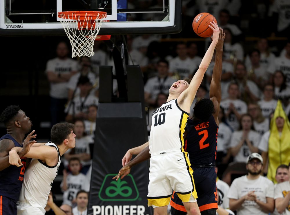 Iowa Hawkeyes guard Joe Wieskamp (10) grabs a rebound against the Illinois Fighting Illini Sunday, February 2, 2020 at Carver-Hawkeye Arena. (Brian Ray/hawkeyesports.com)