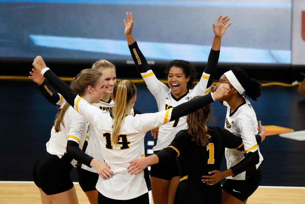 Iowa Hawkeyes setter Gabrielle Orr (7) against Eastern Illinois Sunday, September 9, 2018 at Carver-Hawkeye Arena. (Brian Ray/hawkeyesports.com)