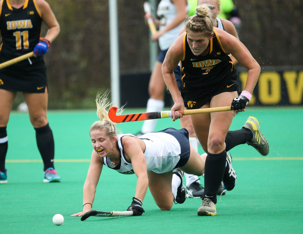 Iowa Hawkeyes midfielder Ellie Holley (7) moves the ball upfield during a game against Michigan at Grant Field on October 5, 2018. (Tork Mason/hawkeyesports.com)
