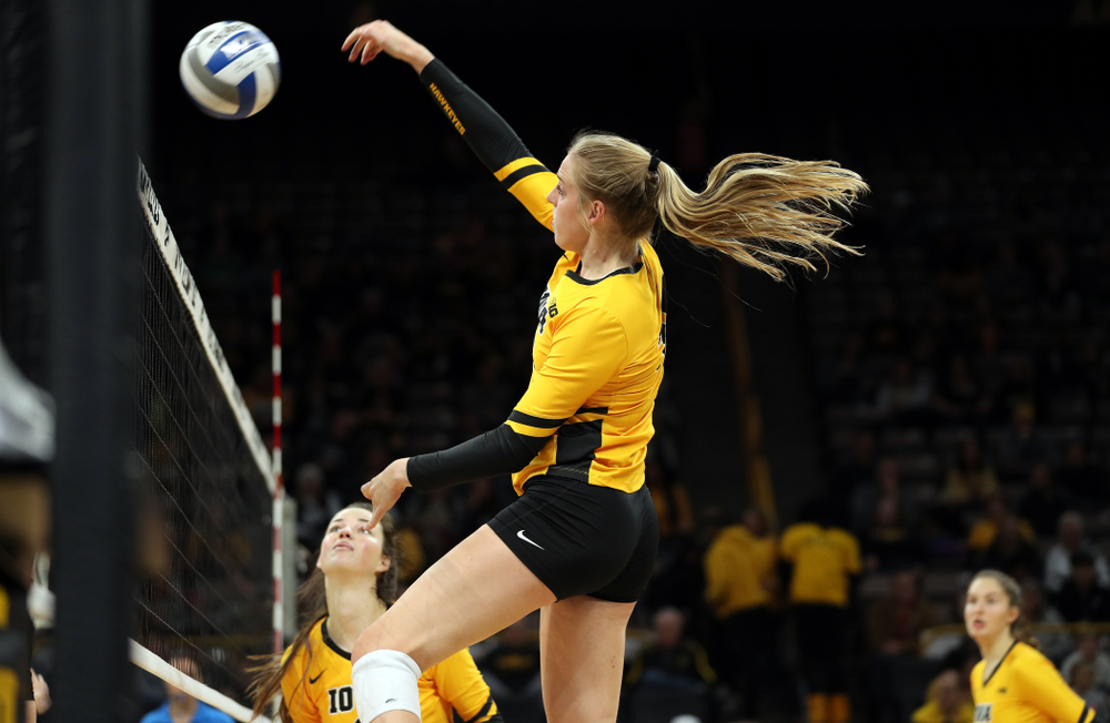 Iowa Hawkeyes middle blocker Hannah Clayton (18) against the Rutgers Scarlet Knights Saturday, November 2, 2019 at Carver-Hawkeye Arena. (Brian Ray/hawkeyesports.com)
