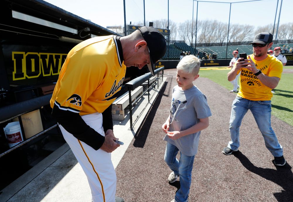 Iowa Hawkeyes head coach Rick Heller against the Michigan Wolverines Sunday, April 29, 2018 at Duane Banks Field. (Brian Ray/hawkeyesports.com)