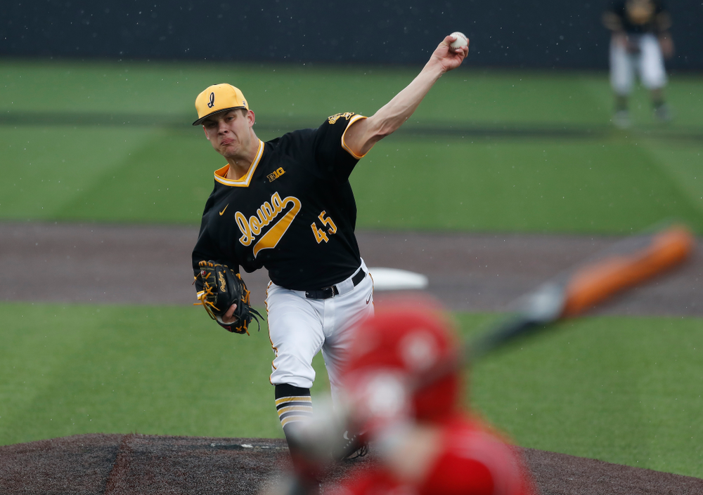 Iowa Hawkeyes pitcher Kyle Shimp (45) against the Bradley Braves Wednesday, March 28, 2018 at Duane Banks Field. (Brian Ray/hawkeyesports.com)
