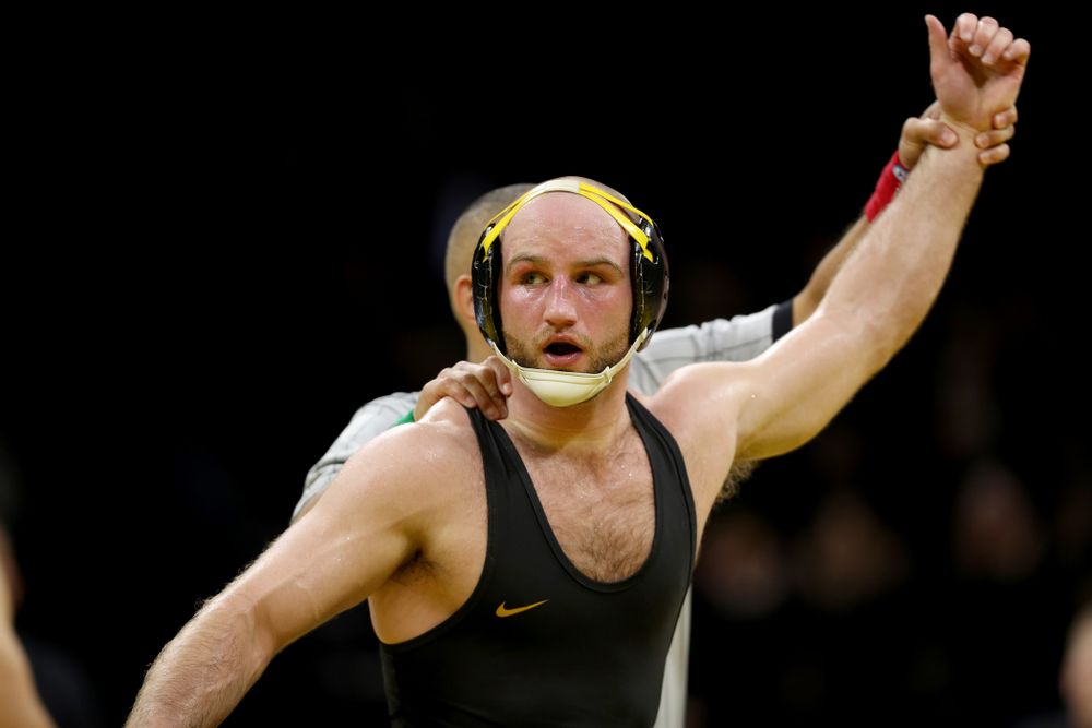 Iowa’s Alex Marinelli wrestles Ohio State’s Ethan Smith at 165 pounds Friday, January 24, 2020 at Carver-Hawkeye Arena. Marinelli won the match 14-10. (Brian Ray/hawkeyesports.com)