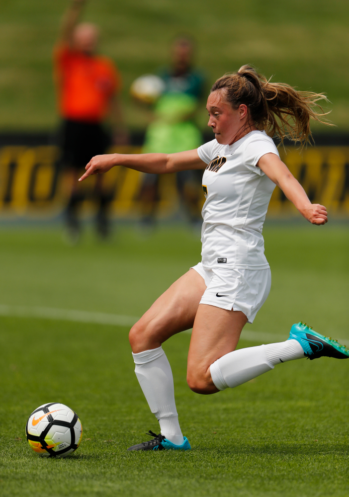 Iowa Hawkeyes Skylar Alward (7) against the Creighton Bluejays Sunday, August 19, 2018 at the Iowa Soccer Complex. (Brian Ray/hawkeyesports.com)