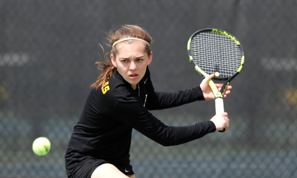 Iowa's Zoe Douglas against the Wisconsin Badgers Sunday, April 22, 2018 at the Hawkeye Tennis and Recreation Center. (Brian Ray/hawkeyesports.com)