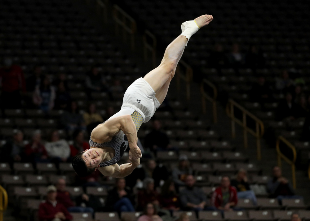 Iowa’s Bennet Huang competes on the floor against UIC and Minnesota Saturday, February 1, 2020 at Carver-Hawkeye Arena. (Brian Ray/hawkeyesports.com)