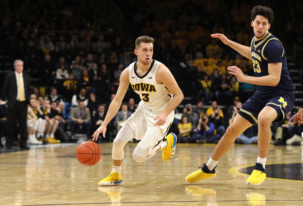 Iowa Hawkeyes guard Jordan Bohannon (3) against the Michigan Wolverines Friday, February 1, 2019 at Carver-Hawkeye Arena. (Brian Ray/hawkeyesports.com)