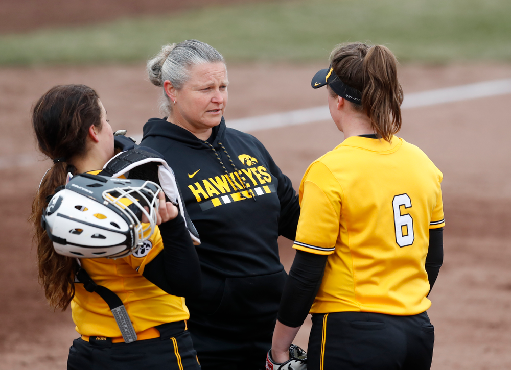 Iowa Hawkeyes head coach Marla Looper against UW Green Bay Tuesday, March 27, 2018 at Bob Pearl Field. (Brian Ray/hawkeyesports.com)