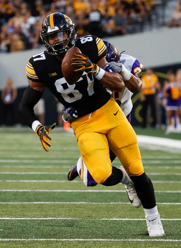 Iowa Hawkeyes tight end Noah Fant (87) hauls in a 43-yard reception during a game against Northern Iowa at Kinnick Stadium on September 15, 2018. (Tork Mason/hawkeyesports.com)
