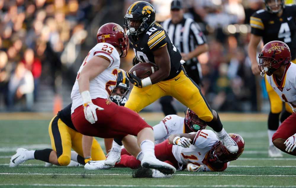 Iowa Hawkeyes running back Mekhi Sargent (10) against the Iowa State Cyclones Saturday, September 8, 2018 at Kinnick Stadium. (Brian Ray/hawkeyesports.com)
