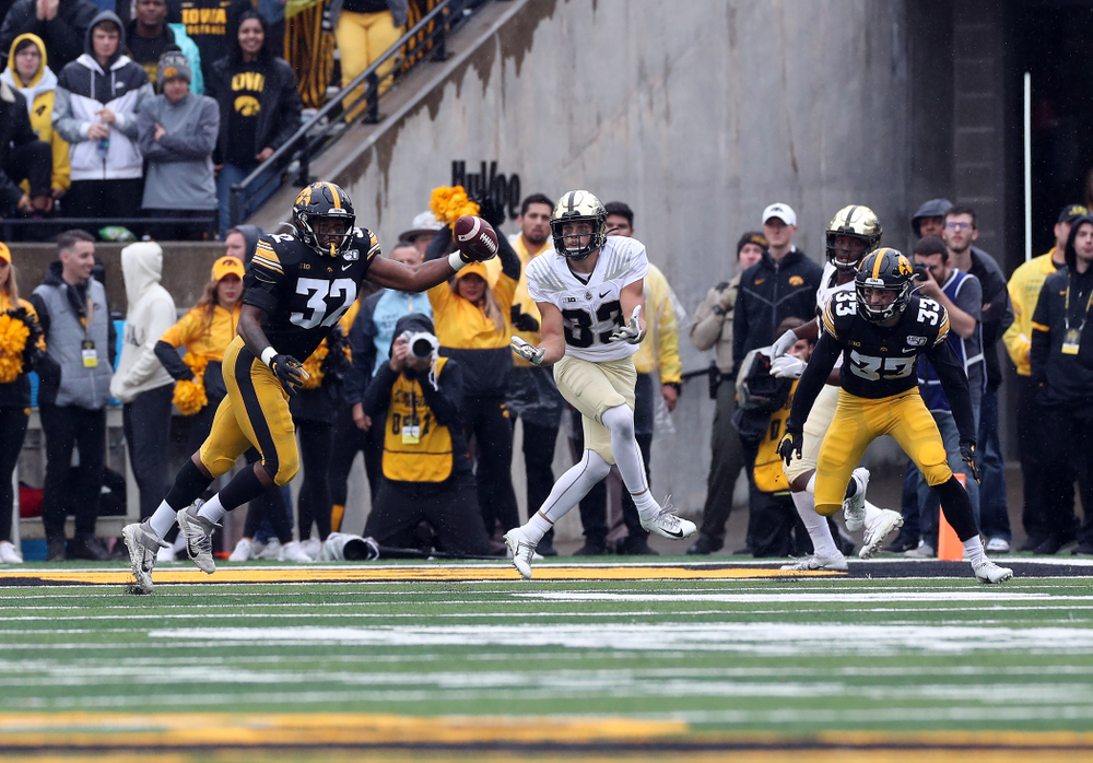 Iowa Hawkeyes linebacker Djimon Colbert (32) breaks up a pass against the Purdue Boilermakers Saturday, October 19, 2019 at Kinnick Stadium. (Brian Ray/hawkeyesports.com)