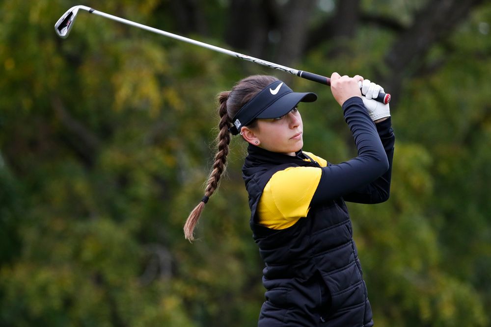 Iowa's Dana Lerner tees off during the Diane Thomason Invitational at Finkbine Golf Course on September 29, 2018. (Tork Mason/hawkeyesports.com)