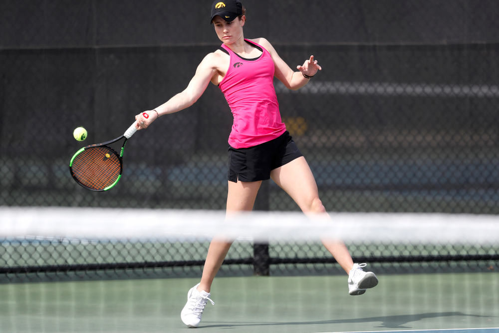Elise Van Heuvelen against Minnesota Friday, April 20, 2018 at the Hawkeye Tennis and Recreation Center. (Brian Ray/hawkeyesports.com)