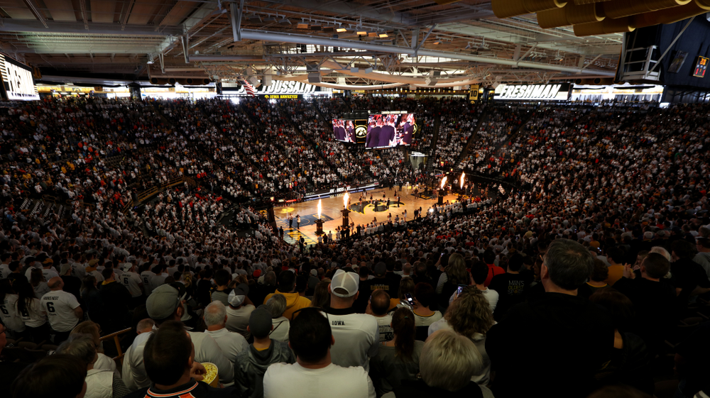 The Iowa Hawkeyes take on the Illinois Fighting Illini Sunday, February 2, 2020 at Carver-Hawkeye Arena. (Brian Ray/hawkeyesports.com)