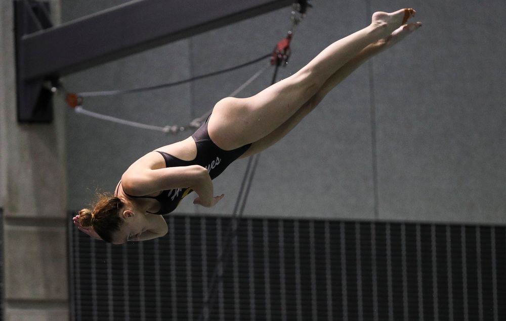 Iowa's Sam Tomborski competes in the 3-meter springboard competition during the third day of the Hawkeye Invitational at the Campus Recreation and Wellness Center on November 16, 2018. (Tork Mason/hawkeyesports.com)
