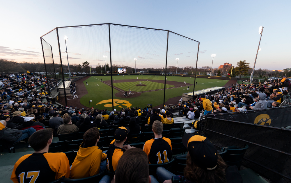 The Iowa Hawkeyes against the Michigan Wolverines Friday, April 27, 2018 at Duane Banks Field in Iowa City. (Brian Ray/hawkeyesports.com)