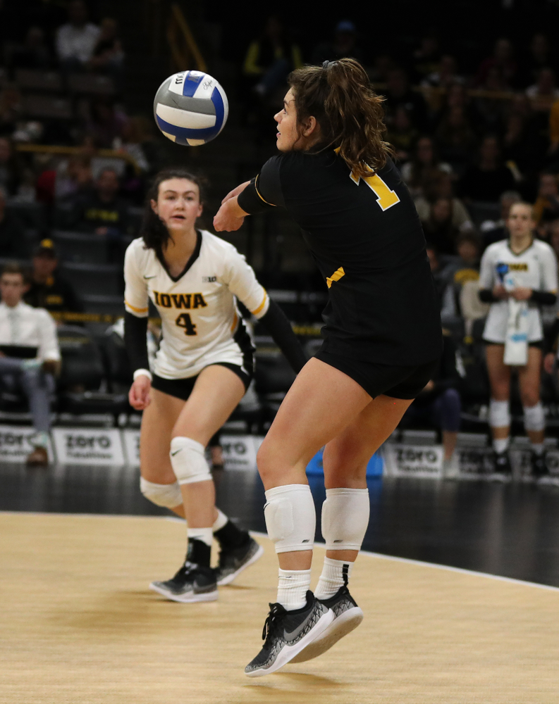 Iowa Hawkeyes defensive specialist Molly Kelly (1) against the Ohio State Buckeyes Saturday, November 24, 2018 at Carver-Hawkeye Arena. (Brian Ray/hawkeyesports.com)