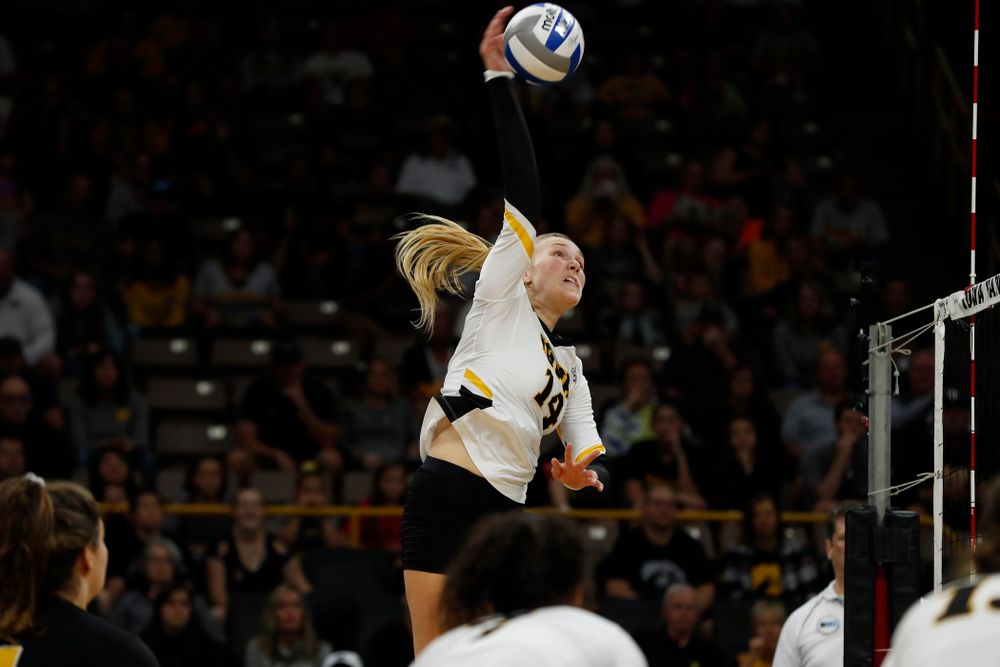 Iowa Hawkeyes outside hitter Cali Hoye (14) against the Michigan Wolverines Sunday, September 23, 2018 at Carver-Hawkeye Arena. (Brian Ray/hawkeyesports.com)