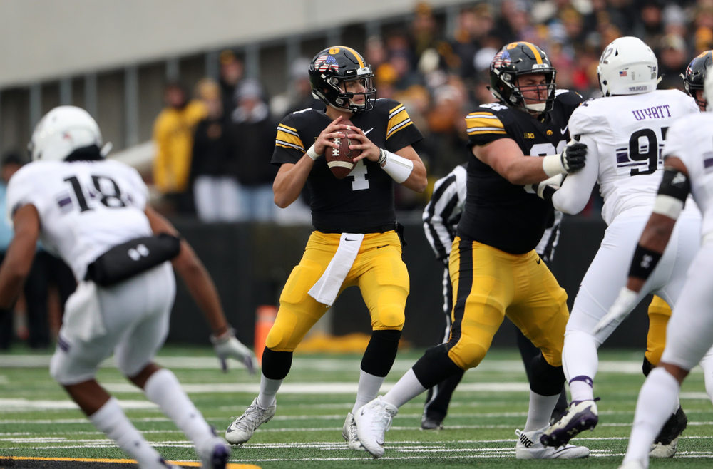 Iowa Hawkeyes quarterback Nate Stanley (4) against the Northwestern Wildcats Saturday, November 10, 2018 at Kinnick Stadium. (Brian Ray/hawkeyesports.com)