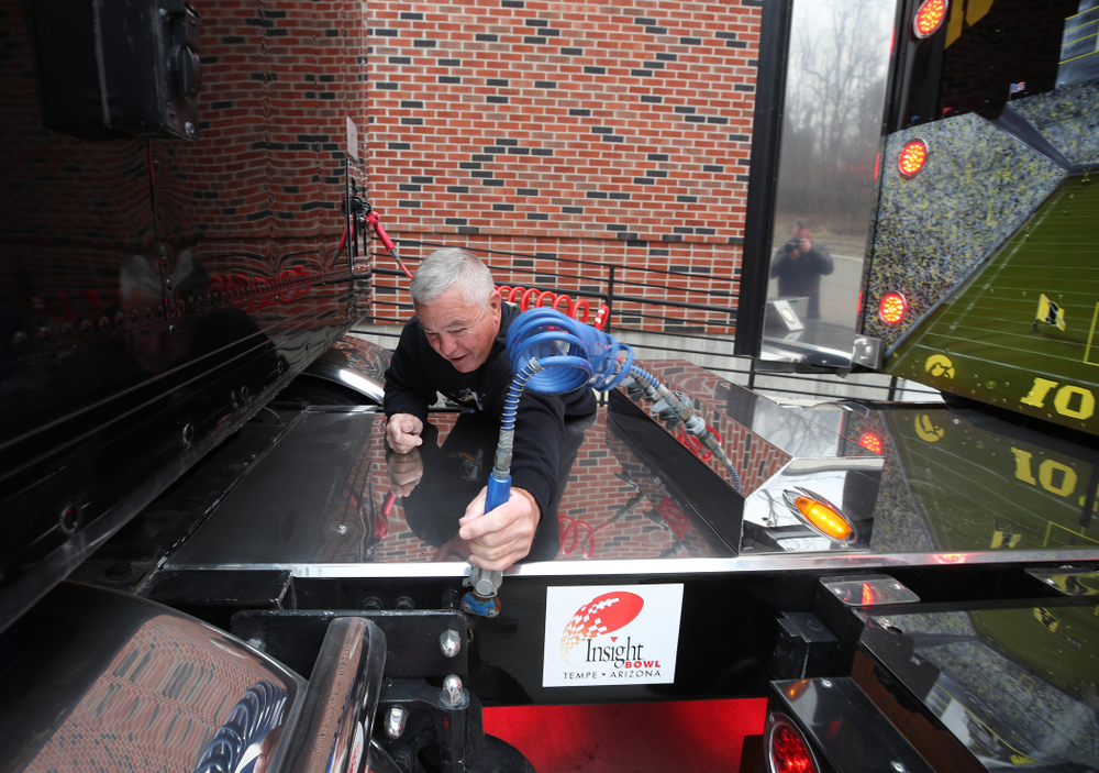 TanTara Transportation Corporation President Mike Riggan hooks up the trailer to Hawk One before departing for Tampa, Florida Friday, December 21, 2018 at the Hansen Football Performance Center. (Brian Ray/hawkeyesports.com)