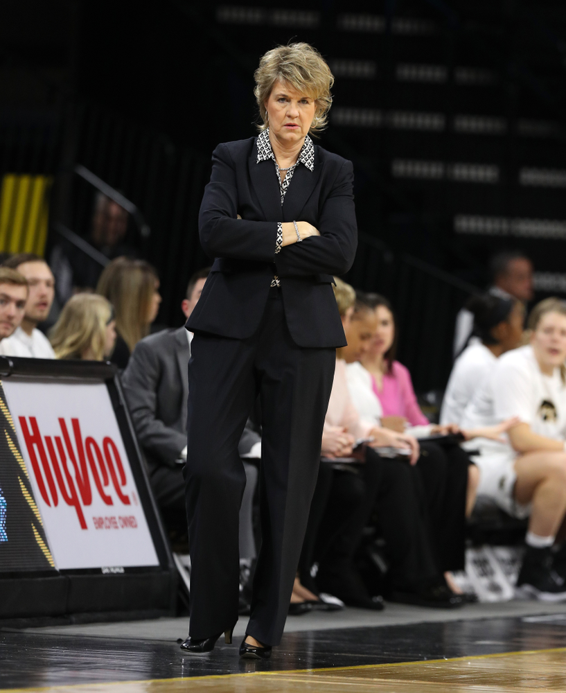 Iowa Hawkeyes head coach Lisa Bluder against the Illinois Fighting Illini Thursday, February 14, 2019 at Carver-Hawkeye Arena. (Brian Ray/hawkeyesports.com)