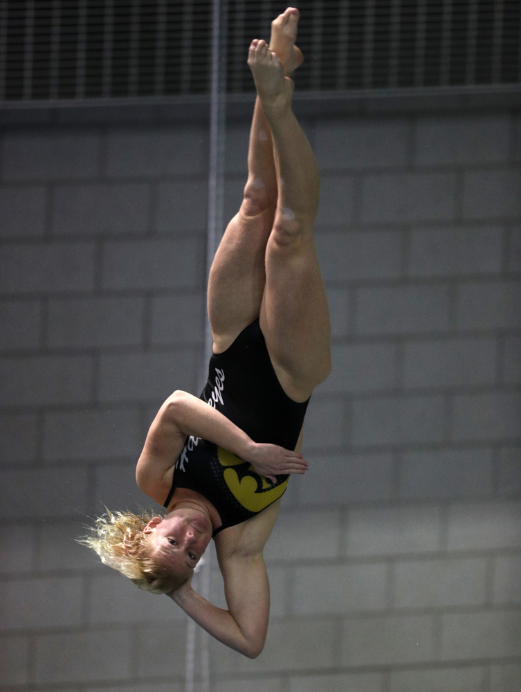 Iowa's Thelma Strandberg competes on the 3-meter springboard against the Iowa State Cyclones in the Iowa Corn Cy-Hawk Series Friday, December 7, 2018 at at the Campus Recreation and Wellness Center. (Brian Ray/hawkeyesports.com)