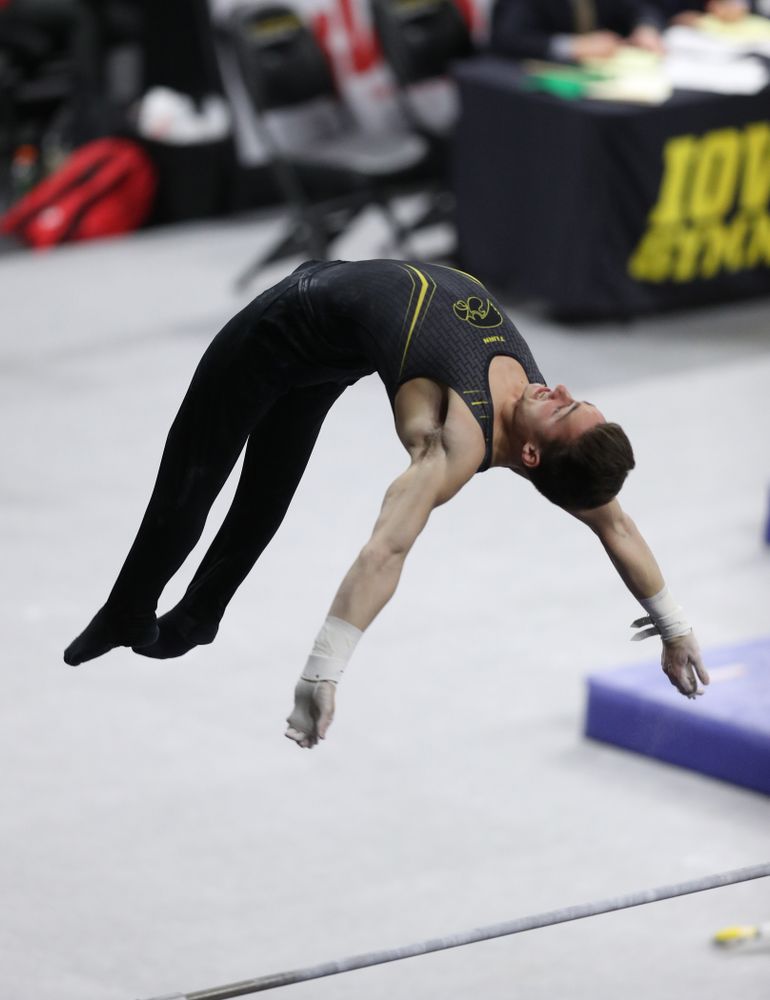 Iowa's Mitch Mandozzi competes on the high bar against Oklahoma Saturday, February 9, 2019 at Carver-Hawkeye Arena. (Brian Ray/hawkeyesports.com)