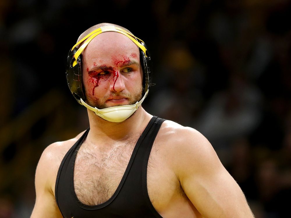 Iowa’s Alex Marinelli wrestles Penn State’s Vincenzo Joseph at 165 pounds Friday, January 31, 2020 at Carver-Hawkeye Arena. (Brian Ray/hawkeyesports.com)
