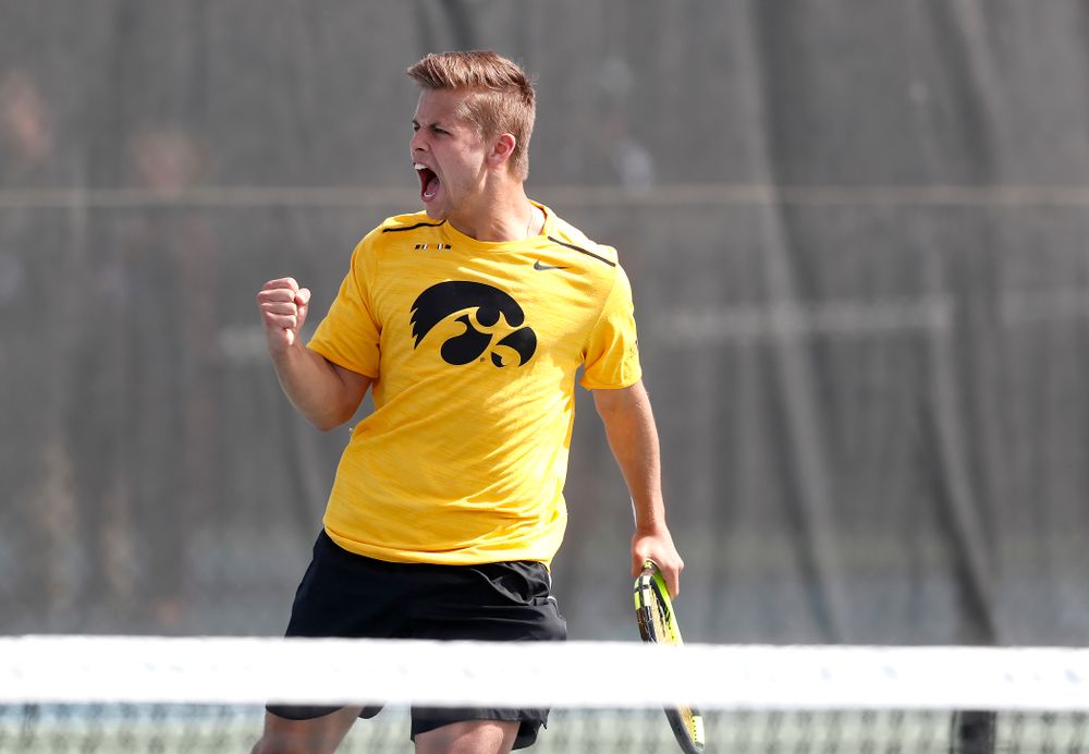 Will Davies against Northwestern in the first round of the 2018 Big Ten Men's Tennis Tournament Thursday, April 26, 2018 at the Hawkeye Tennis and Recreation Complex. (Brian Ray/hawkeyesports.com)
