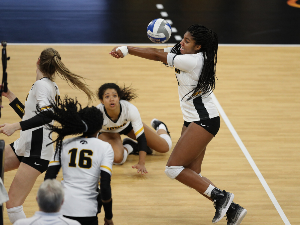 Iowa Hawkeyes middle blocker Amiya Jones (9) against the Ohio State Buckeyes Saturday, November 24, 2018 at Carver-Hawkeye Arena. (Brian Ray/hawkeyesports.com)