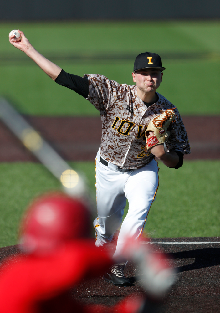 Iowa Hawkeyes pitcher Brady Schanuel (27) against the Ohio State Buckeyes Saturday, April 7, 2018 at Duane Banks Field. (Brian Ray/hawkeyesports.com)