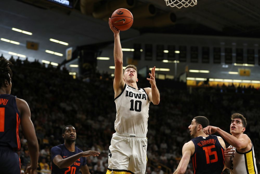 Iowa Hawkeyes guard Joe Wieskamp (10) goes to the hoop against the Illinois Fighting Illini Sunday, February 2, 2020 at Carver-Hawkeye Arena. (Brian Ray/hawkeyesports.com)