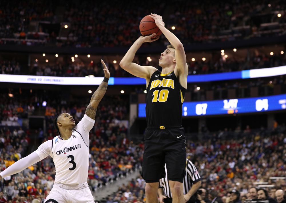 Iowa Hawkeyes guard Joe Wieskamp (10) against the Cincinnati Bearcats in the first round of the 2019 NCAA Men's Basketball Tournament Friday, March 22, 2019 at Nationwide Arena in Columbus, Ohio. (Brian Ray/hawkeyesports.com)