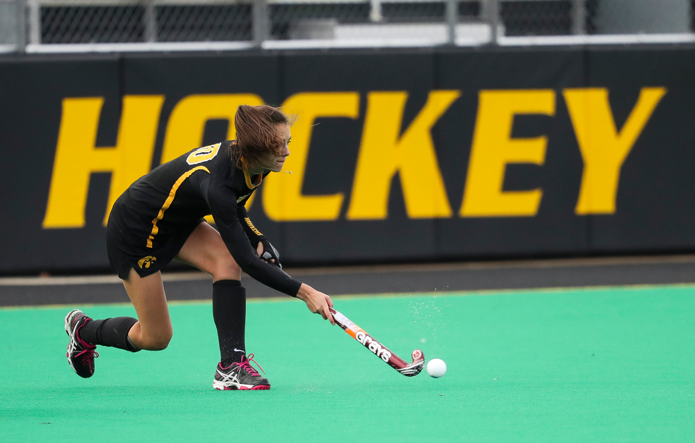 Iowa Hawkeyes defender Isabella Brown (10) passes the ball during a game against No. 6 Penn State at Grant Field on October 12, 2018. (Tork Mason/hawkeyesports.com)