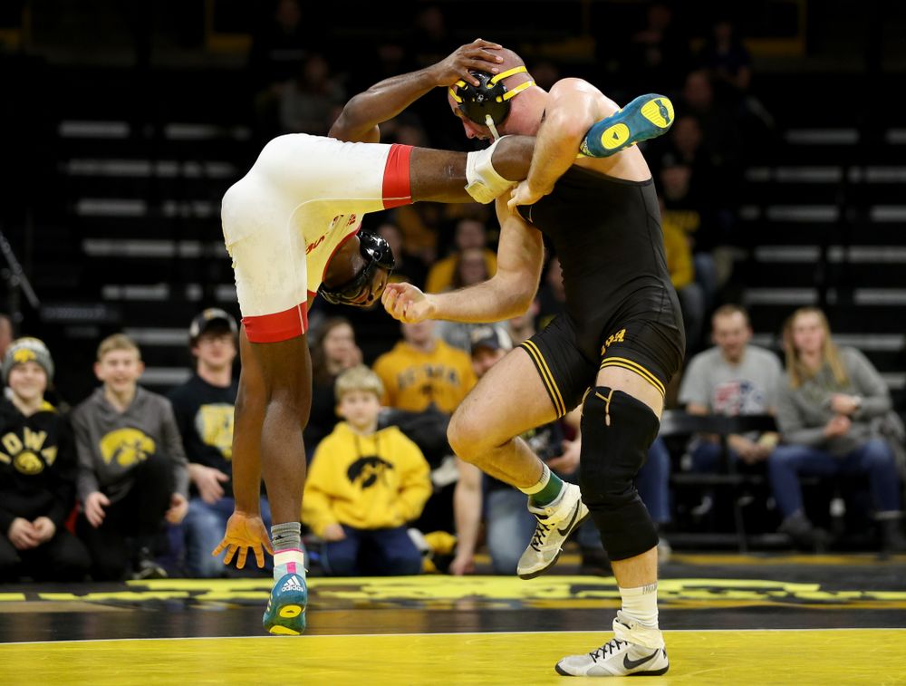 Iowa’s Alex Marinelli wrestles Nebraska’s Isaiah White at 165 pounds Saturday, January 18, 2020 at Carver-Hawkeye Arena. Marinelli won the match 4-3. (Brian Ray/hawkeyesports.com)
