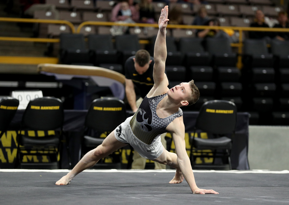 Iowa’s Carter Tope competes on the floor against UIC and Minnesota Saturday, February 1, 2020 at Carver-Hawkeye Arena. (Brian Ray/hawkeyesports.com)