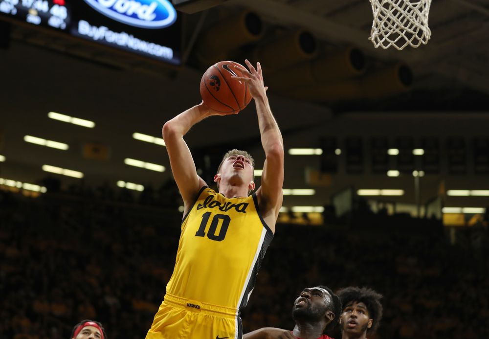 Iowa Hawkeyes guard Joe Wieskamp (10) goes to the hoop against the Rutgers Scarlet Knights Wednesday, January 22, 2020 at Carver-Hawkeye Arena. (Brian Ray/hawkeyesports.com)