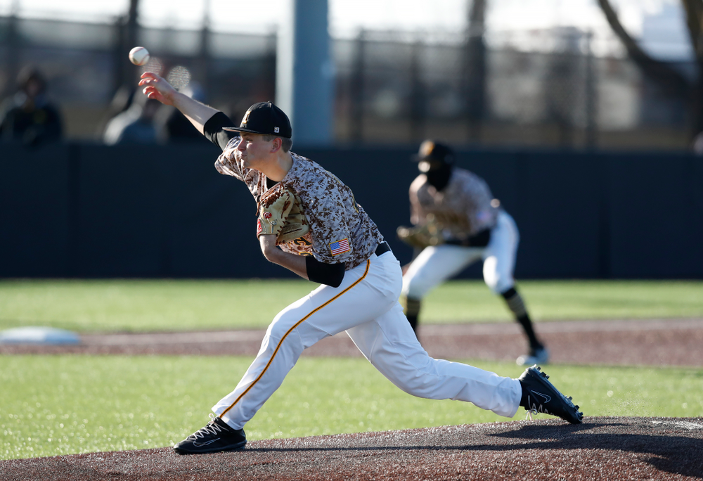 Iowa Hawkeyes pitcher Brady Schanuel (27) against the Ohio State Buckeyes Saturday, April 7, 2018 at Duane Banks Field. (Brian Ray/hawkeyesports.com)