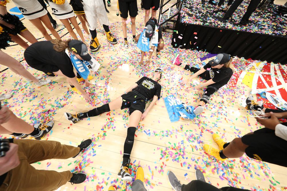 The Iowa Hawkeyes celebrate their victory overthe Maryland Terrapins in the Big Ten Championship Game Sunday, March 10, 2019 at Bankers Life Fieldhouse in Indianapolis, Ind. (Brian Ray/hawkeyesports.com)
