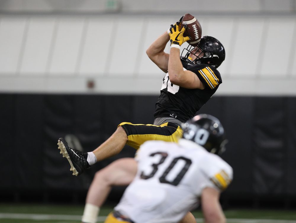 tight end T.J. Hockenson (38) during preparation for the 2019 Outback Bowl Wednesday, December 19, 2018 at the Hansen Football Performance Center. (Brian Ray/hawkeyesports.com)