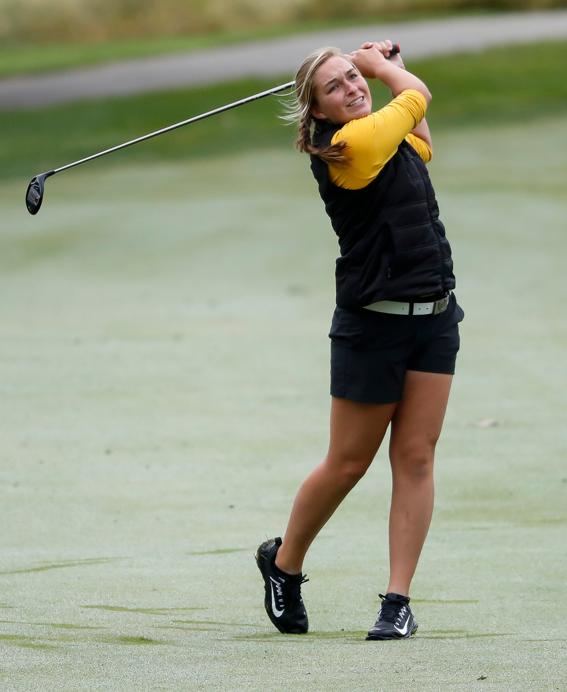 Iowa's Stephanie Herzog hits an approach shot during the Diane Thomason Invitational at Finkbine Golf Course on September 29, 2018. (Tork Mason/hawkeyesports.com)