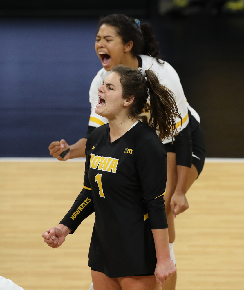 Iowa Hawkeyes defensive specialist Molly Kelly (1) against the Northwestern Wildcats Wednesday, October 24, 2018 at Carver-Hawkeye Arena. (Brian Ray/hawkeyesports.com)