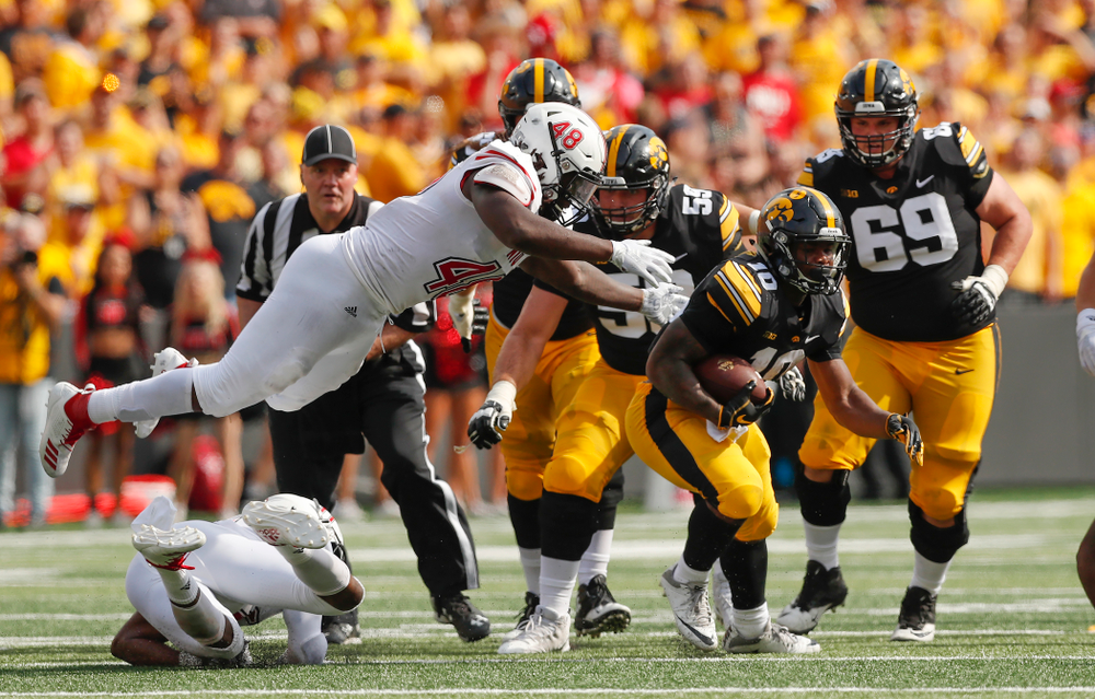 Iowa Hawkeyes running back Mekhi Sargent (10) against the Northern Illinois Huskies Saturday, September 1, 2018 at Kinnick Stadium. (Brian Ray/hawkeyesports.com)